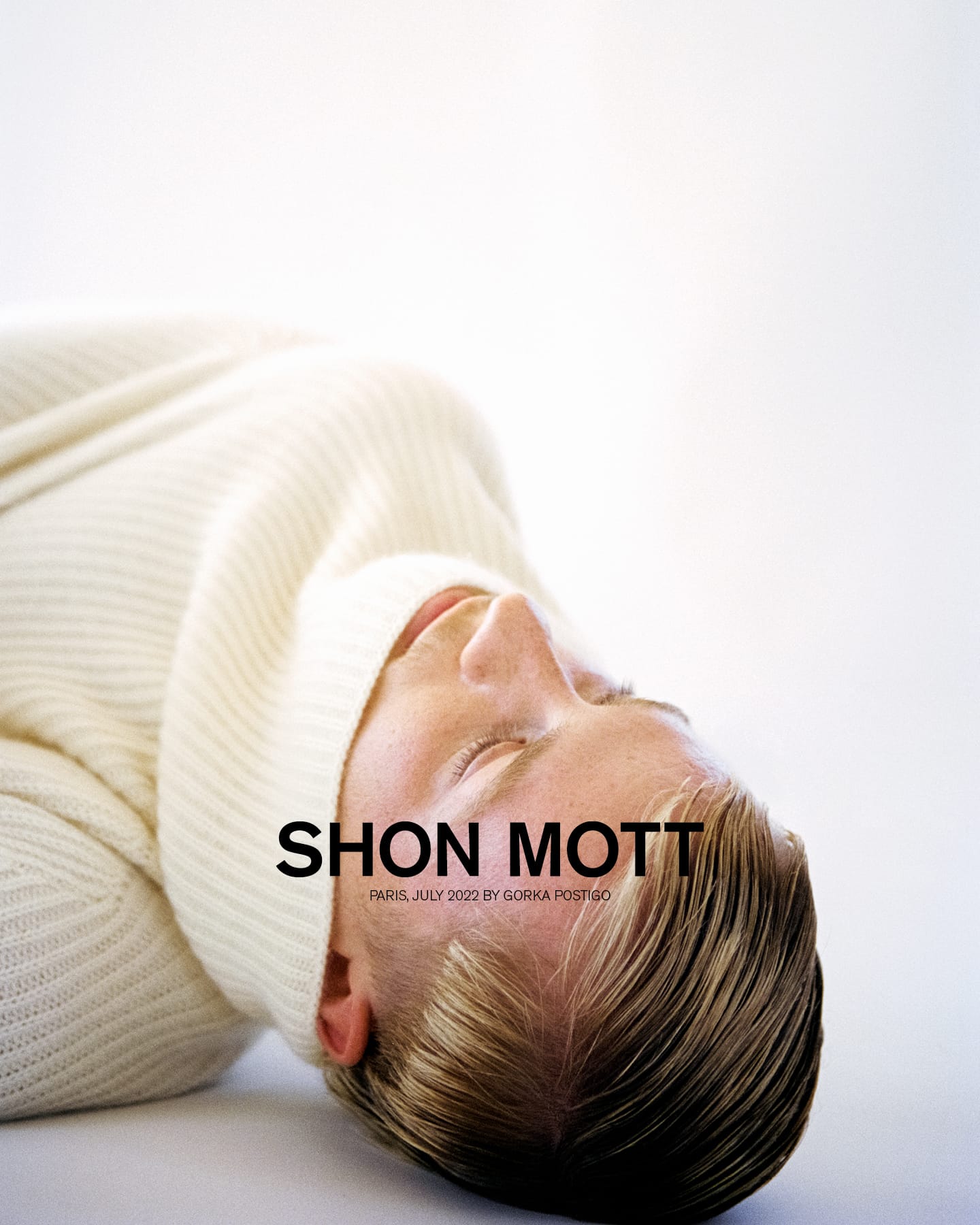 Schon Mott by Gorka Postigo